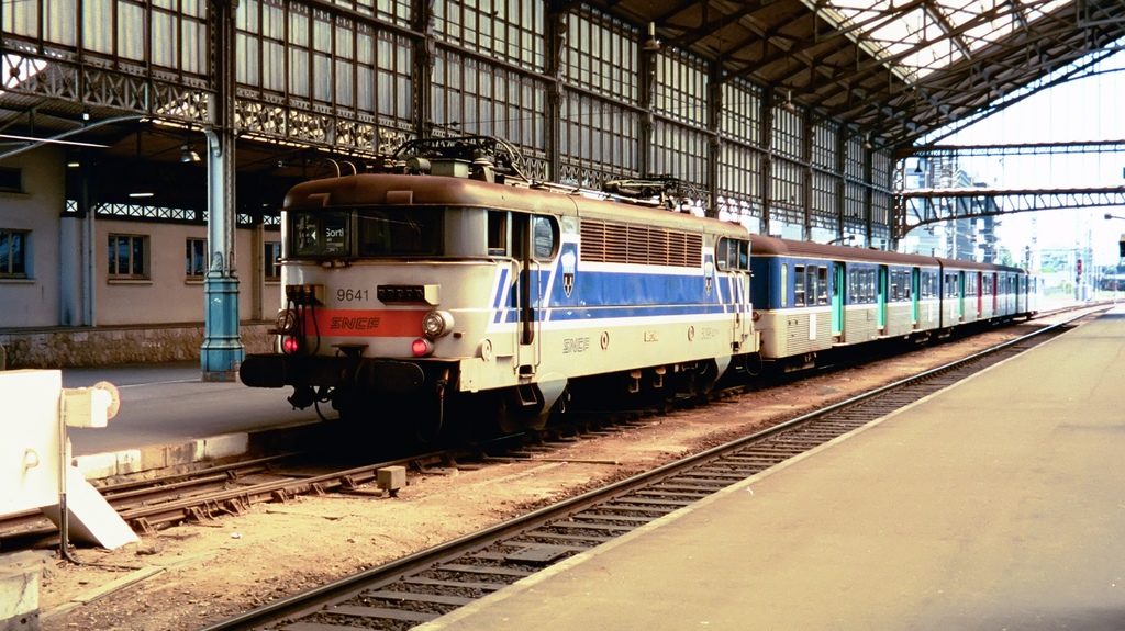 a2b2abfd8881e18c